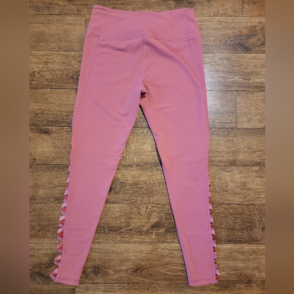 NWOT Victoria's Secret Sport Knockout Leggings in Empire Rose Size Medium - Picture 2 of 4